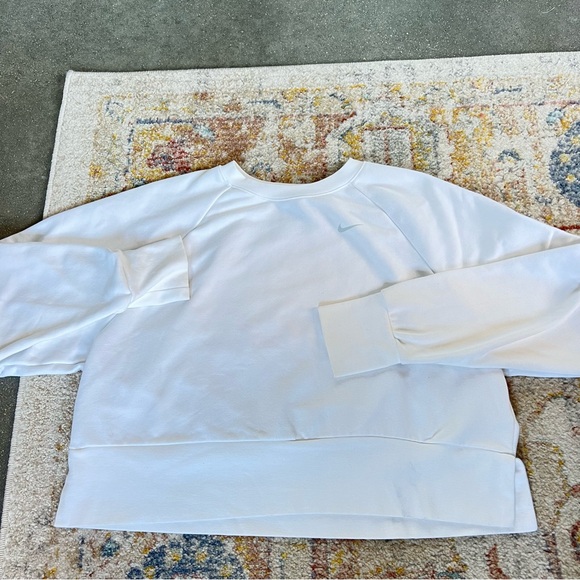 🤍NIKE CREWNECK - Picture 1 of 4